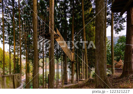 緑川ダム湖を眺められるアドベンチャー施設風景　「フォレストアドベンチャー・美里」(上益城郡美里町) 122321227