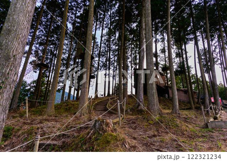 緑川ダム湖を眺められるアドベンチャー施設風景 「フォレストアドベンチャー・美里」(上益城郡美里町) 緑川ダム湖を眺められるアドベンチャー施設風景 「フォレストアドベンチャー・美里」(上益城郡美里町) 122321234