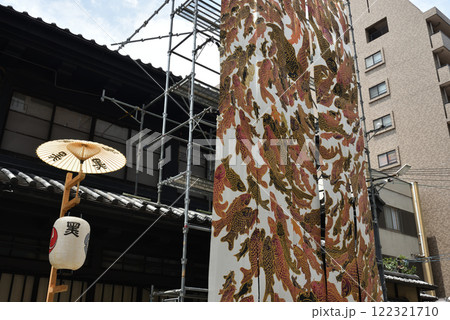 祇園祭　山鉾建て　286匹の鯉たちの舞い(京都市中京区) 122321710