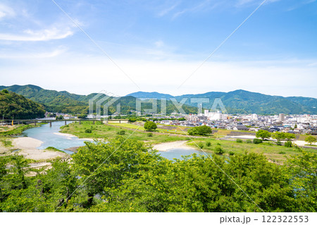 大洲城から見た肱川の眺め、愛媛、日本、5月 122322553