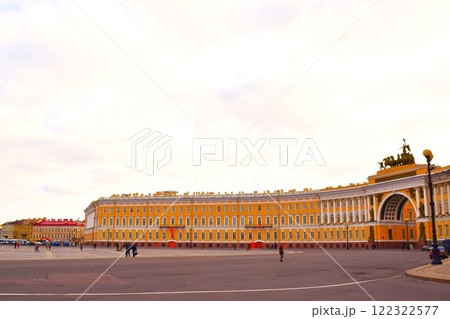 宮殿広場　サンクトペテルブルク　ロシア 122322577