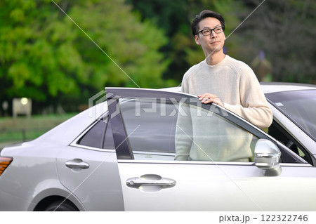 男性 車 ドライブ 男性 車 ドライブ 122322746