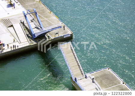 日本最大級の歩行者専用のはね橋　ブルーウィングもじ（福岡県北九州市） 122322800