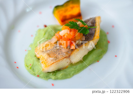 スズキのムニエル　枝豆ソース4 122322906