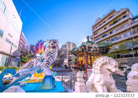 日本の横浜都市景観7年1月。2025春節燈花。山下町公園・「會芳亭」前に聖獣がズラリ…=22日 日本の横浜都市景観7年1月。2025春節燈花。山下町公園・「會芳亭」前に聖獣がズラリ…=22日 122323533