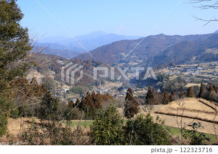早春の里山の風景 早春の里山の風景 122323716