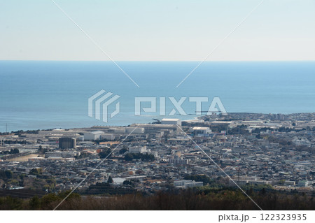 太平洋を望む海辺の町 122323935