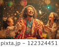 節分を家族で楽しむ！赤鬼パパと笑顔あふれる現代風イラスト 122324451