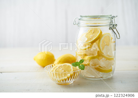レモンのシロップ漬け イメージ レモンのシロップ漬け イメージ 122324906