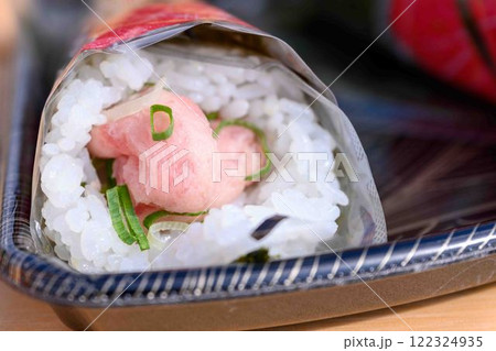 手巻き寿司 ネギトロ クローズアップ「山都通潤橋ICのすぐ目の前にある道の駅 通潤橋」上益城郡山都町 手巻き寿司 ネギトロ クローズアップ「山都通潤橋ICのすぐ目の前にある道の駅 通潤橋」上益城郡山都町 122324935