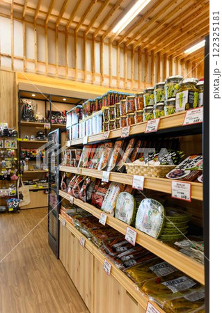 店内風景(産地食材・特産品)「山都通潤橋ICのすぐ目の前にある道の駅 通潤橋」上益城郡山都町 店内風景(産地食材・特産品)「山都通潤橋ICのすぐ目の前にある道の駅 通潤橋」上益城郡山都町 122325181