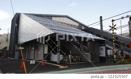 JR南武線の稲田堤駅の駅舎 JR南武線の稲田堤駅の駅舎 122325507