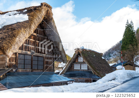 富山県 五箇山菅沼合掌造り集落 冬 富山県 五箇山菅沼合掌造り集落 冬 122325652
