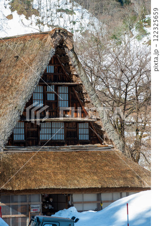 富山県　五箇山菅沼合掌造り集落　冬 122325659