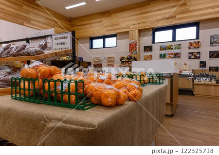 店内風景(産地食材・特産品)「山都通潤橋ICのすぐ目の前にある道の駅 通潤橋」上益城郡山都町 店内風景(産地食材・特産品)「山都通潤橋ICのすぐ目の前にある道の駅 通潤橋」上益城郡山都町 122325718