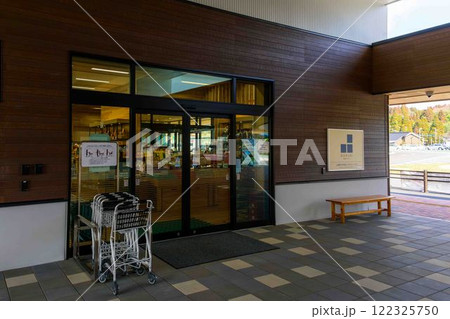 道の駅 通潤橋　「山都通潤橋ICの目の前にある道の駅・物産館オオルリ」上益城郡山都町 122325750