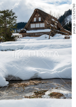 相倉合掌造り集落【富山県】　冬 122325760