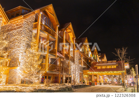 カナダ_バンフの街並み② 122326308