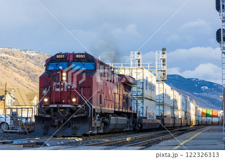 カナダ太平洋鉄道の貨物列車_カムループスにて② カナダ太平洋鉄道の貨物列車_カムループスにて② 122326313