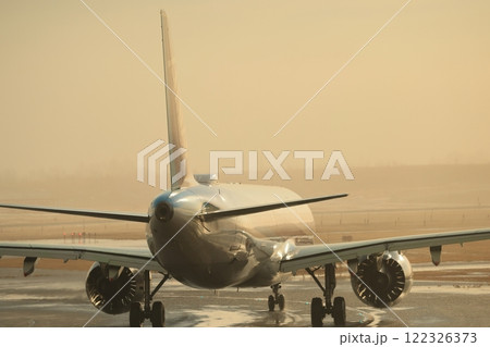 霧の中の離陸 122326373
