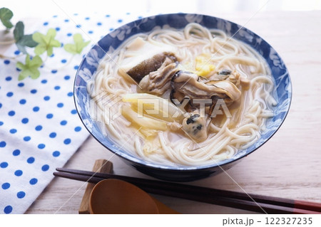 牡蠣と鱈の白石温麺　病気療養時や病み上がりの胃腸に優しい栄養価が高く消化のよい麺食 122327235