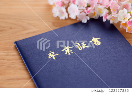 卒業証書と桜 卒業証書と桜 122327886