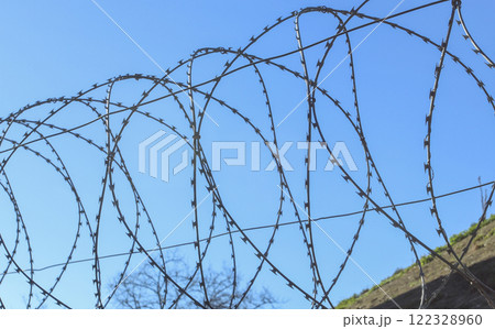 Barbed wire Barbed wire 122328960
