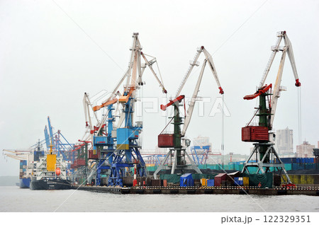 ships in a commercial port in rainy weather in Vladivostok ships in a commercial port in rainy weather in Vladivostok 122329351