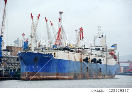 ships in port in rainy weather in Vladivostok ships in port in rainy weather in Vladivostok 122329357