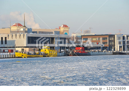 view of the icebreaker ship in the area of the southern river station in Moscow 122329899