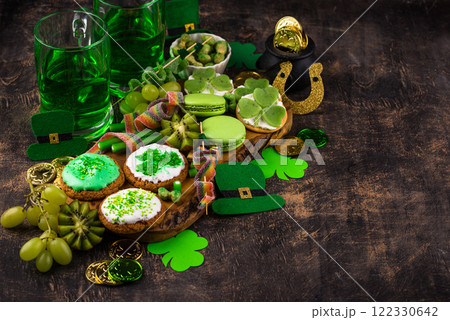 St. Patricks Day party food, green beer and shamrock 122330642