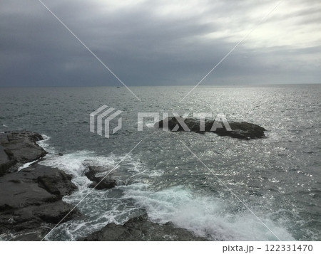 鎌倉＆江ノ島散策　2023年版　岩屋橋付近から見る相模湾 122331470