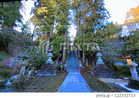 雪残る睦月の善宝寺 参道石段 雪残る睦月の善宝寺 参道石段 122332713