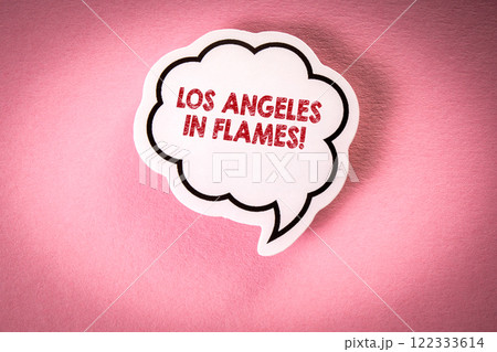 Los Angeles in flames. Speech bubble with text on pink background 122333614