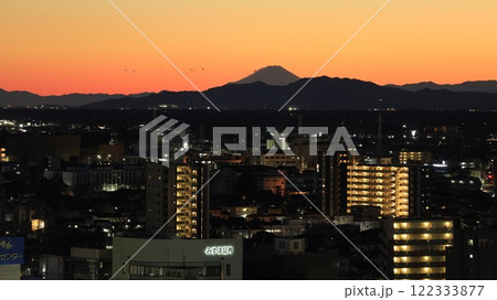 栃木県庁展望ロビーから見た富士山の夕景 栃木県庁展望ロビーから見た富士山の夕景 122333877