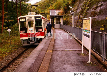紅葉の秘境駅『男鹿高原』にて… 南会津路を快走する6050系 電車 紅葉の秘境駅『男鹿高原』にて… 南会津路を快走する6050系 電車 122335650