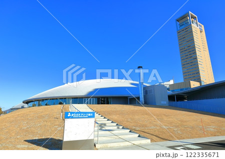 【香川県】快晴のサンポート高松（あなぶきアリーナ香川と高松シンボルタワー） 122335671