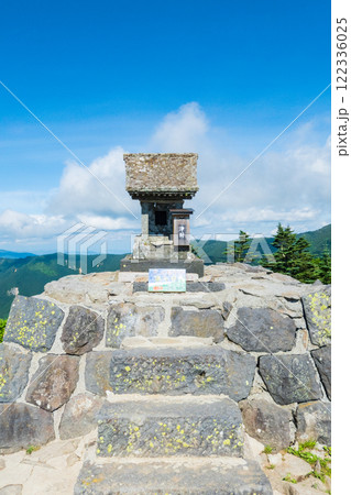 夏の四阿山・根子岳登山(根子岳山頂) 夏の四阿山・根子岳登山(根子岳山頂) 122336025