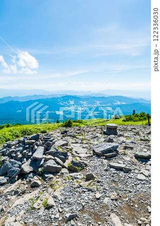 夏の四阿山・根子岳登山(根子岳山頂から菅平高原方面の眺め) 夏の四阿山・根子岳登山(根子岳山頂から菅平高原方面の眺め) 122336030