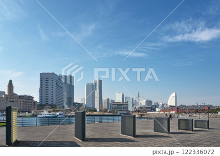 横浜みなとみらい地区（冬、一月） 122336072