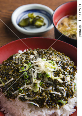 美味しいめかぶ丼 122337914