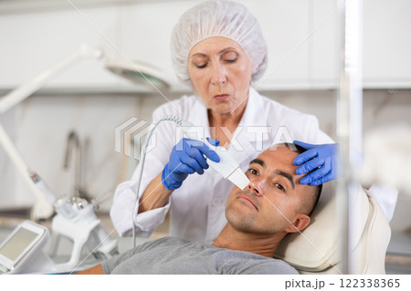 Using Skin Scrubber 122338365