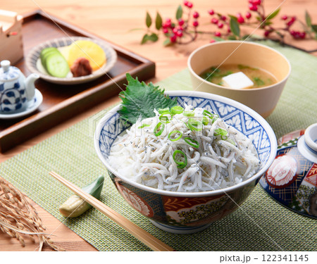 釜揚げしらす丼 釜揚げしらす丼 122341145