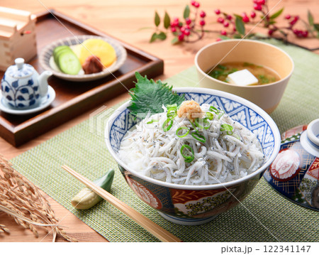 釜揚げしらす丼 122341147