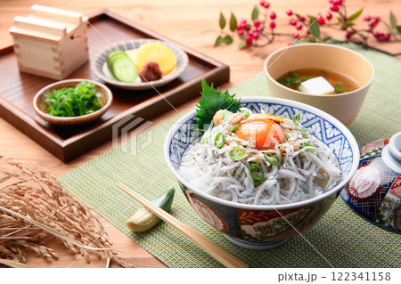 釜揚げしらす丼 釜揚げしらす丼 122341158