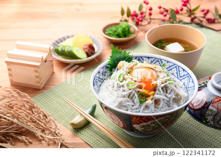 釜揚げしらす丼 122341172