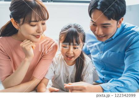 3人家族 122342099