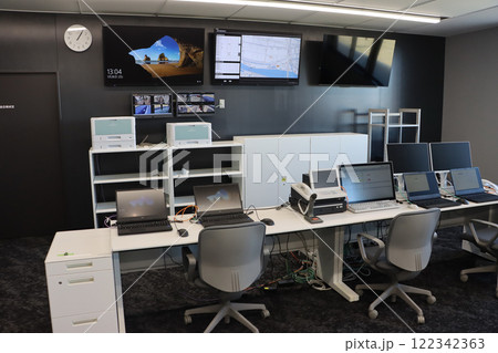 消防署新庁舎内覧会　通信室 122342363