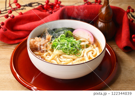 熱々のかけうどん、素うどん。 122344839