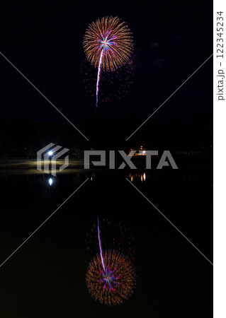 2025年1月奈良の伝統行事若草山の山焼き　山焼きの開始を告げる打ち上げ花火⑤　 122345234